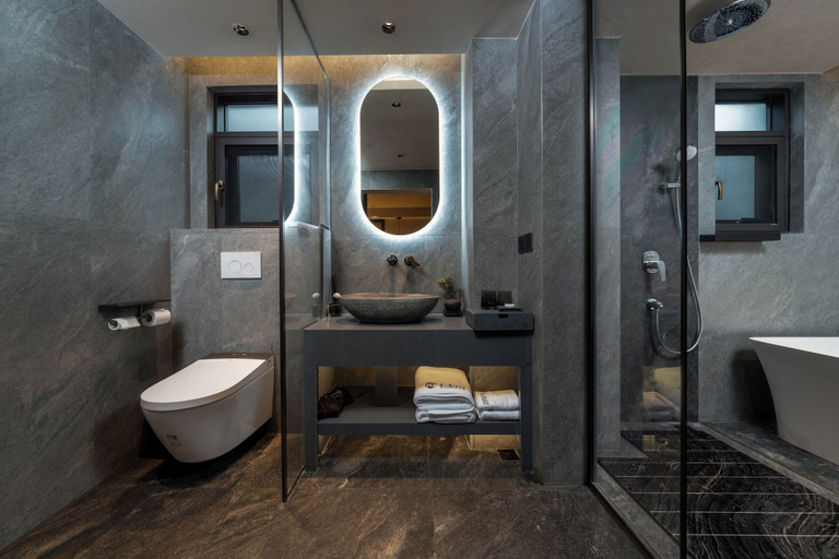 Bathroom 5, Fenghuang Yiquan River View B&B, Xiangxi Tujia and Miao