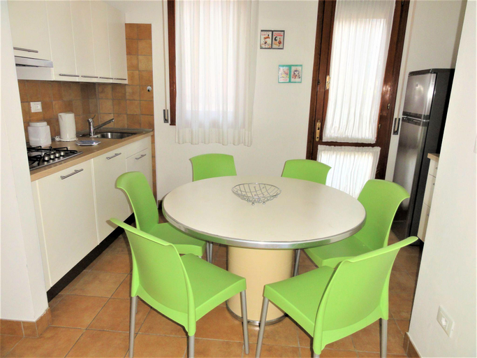 Kitchen, Comfy villa with fenced garden near the beach, Venezia