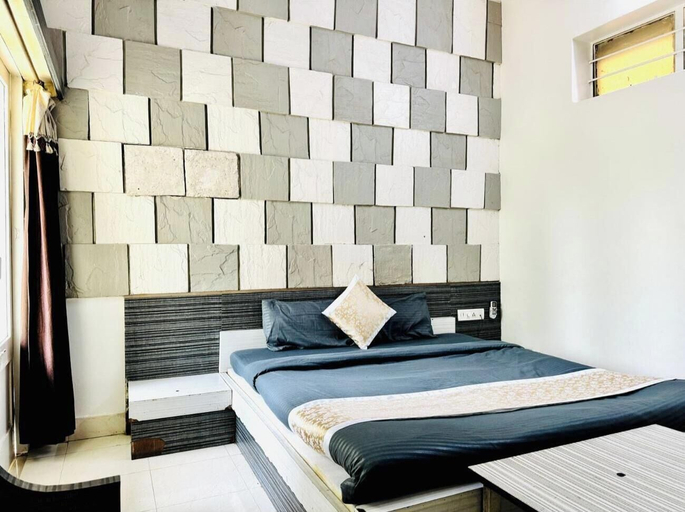 Room 2, Hotel Neelam, Amravati