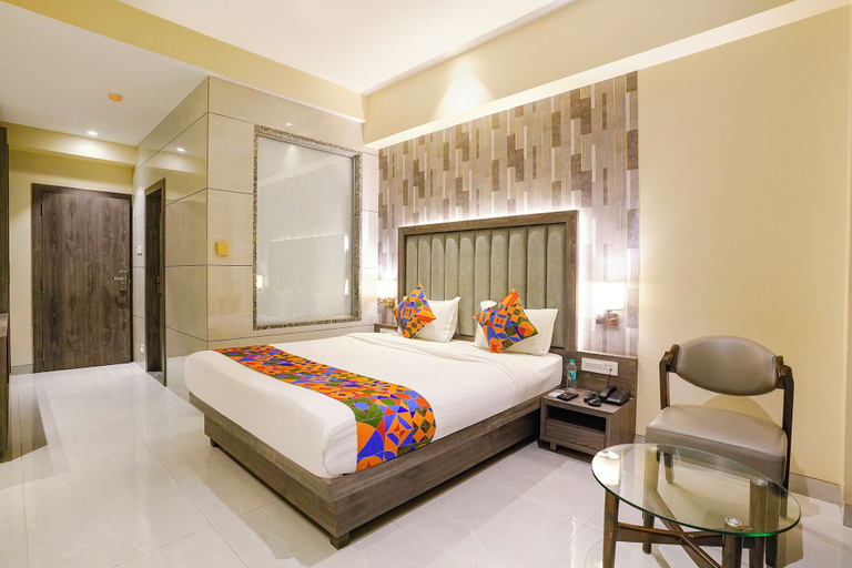 Room 5, FabHotel Shubham Comforts, Thane