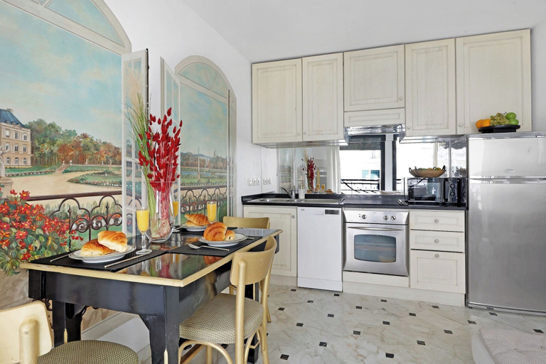 Private kitchen, Stylish 2BR for 6 by Champs-Elysees, Paris