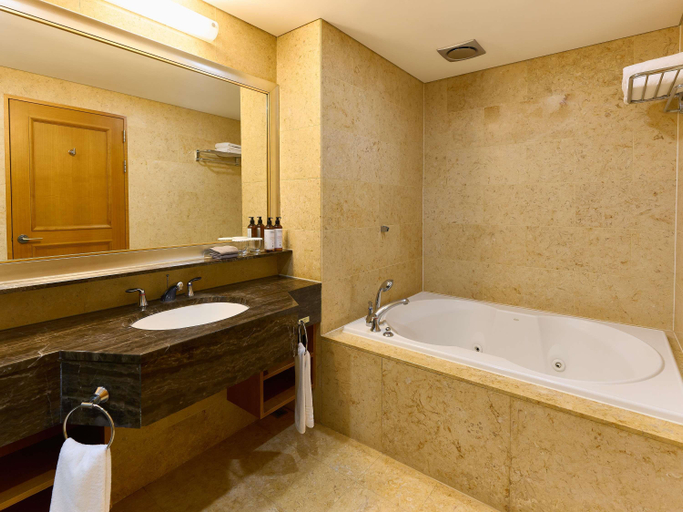 Bathroom 5, Mercure Ambassador Jeju, Seogwipo
