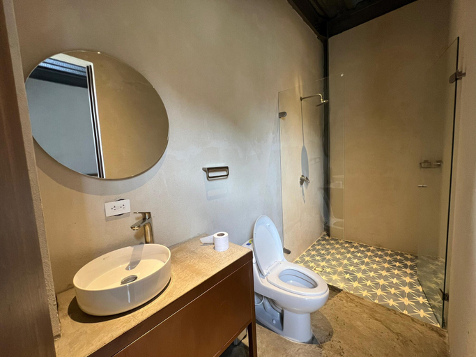 Bathroom 3, Capybara Hostel, Restrepo