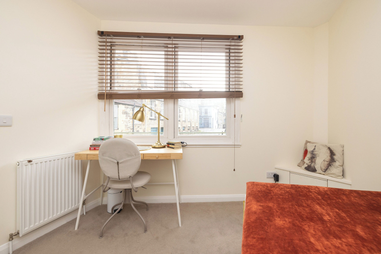 Living area 4, Cozy Maisonette near Edinburgh Castle, Edinburgh
