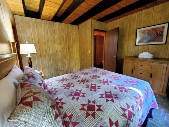 Bedroom 2, Gatlinburg Mountain Cabin, Sevier