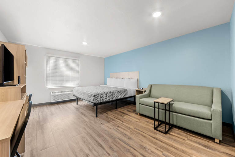 Room 5, WoodSpring Suites Oak Ridge Knoxville, Anderson