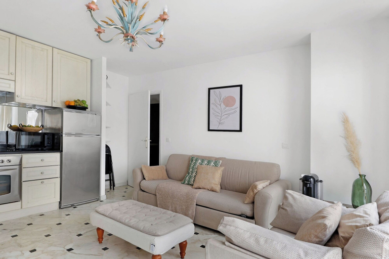 Living area 3, Stylish 2BR for 6 by Champs-Elysees, Paris