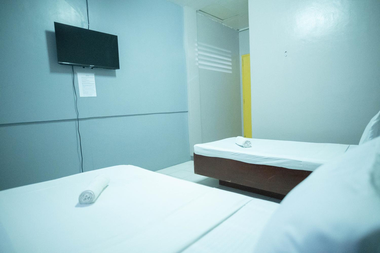 Bedroom 4, Tropical Place Hotel by RedDoorz, Puerto Princesa City