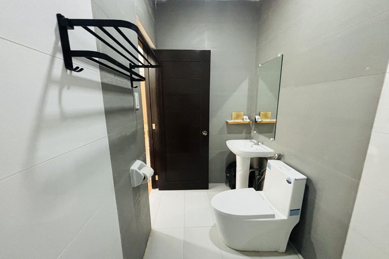 Bathroom 5, Selline Bed and Breakfast, Bacnotan