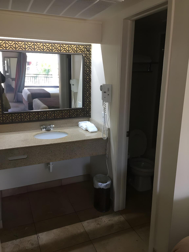 Bathroom 3, Rodeway Inn, Pasco