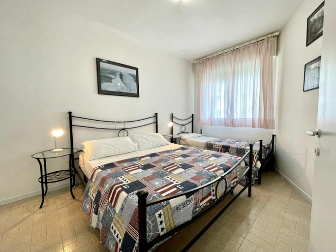 Bedroom 2, Apartment With Sea View For 5 People by Beahost Rentals, Venezia