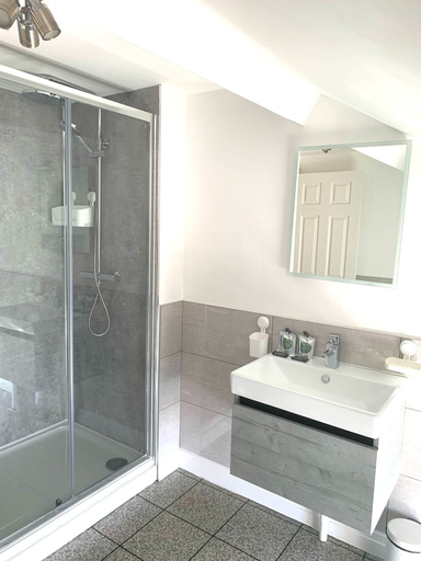 Bathroom 3, West Street Mews Serviced Accommodation, Devon