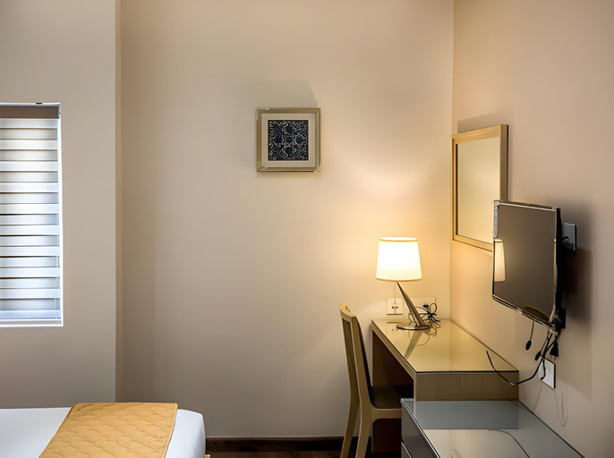 Bedroom 3, The Mayberry - A Group of Bergamont Hotels , Tiruppur