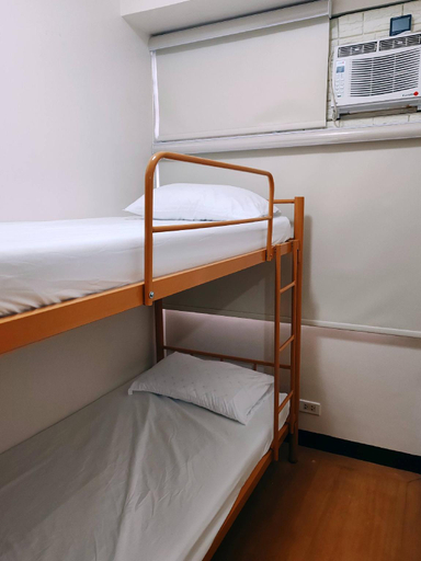 Bedroom 3, Charming 2BR Condo in Cambridge with WIFI, Smart TV, Cainta