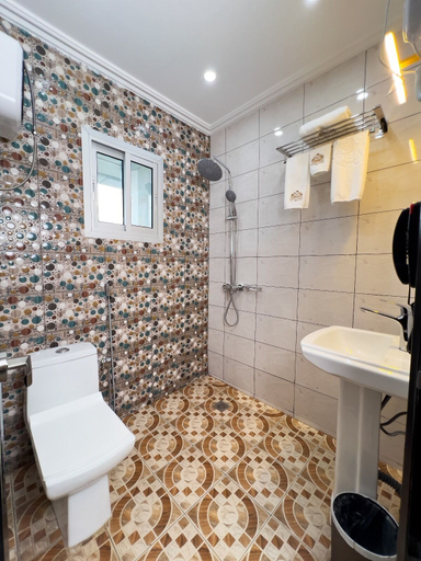 Bathroom 3, Exotic Plaza Hotel, Wouri