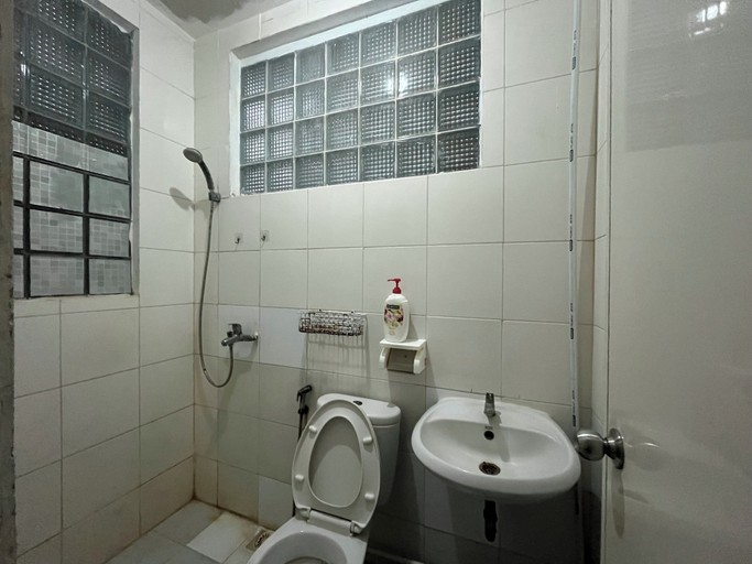 Bathroom 5, Hotel O Bougenville Resort, Cianjur