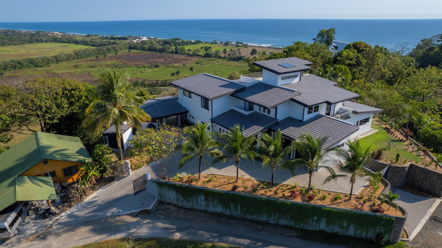 Front of property 2, Casa Marlin, Garabito