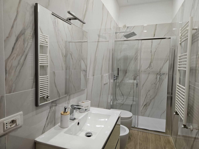 Bathroom 4, La Darsena Guesthouse, Roma