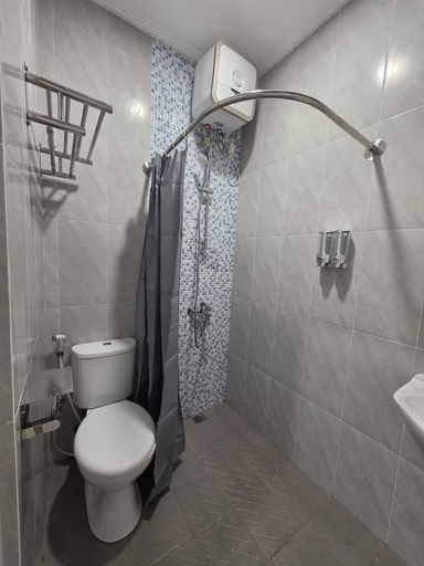 Bathroom 2, Shini Guest House, Malang