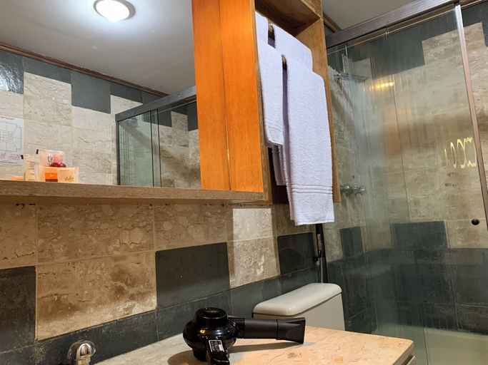Bathroom 4, LANDMARK by Hotelaria Brasil, São Paulo