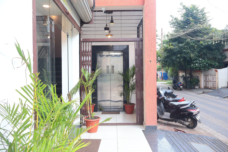 Elevator, HOTEL GOLDEN TREE, Bhopal