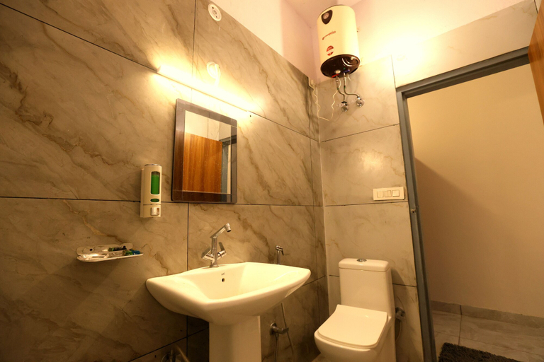 Bathroom 3, Aranya Resort & Suites By Shivaneel, Nainital