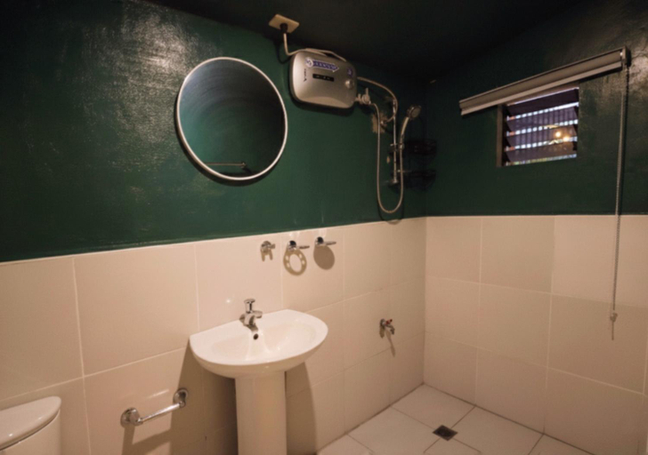 Bathroom 3, Daily Sweet Hostel, Moalboal