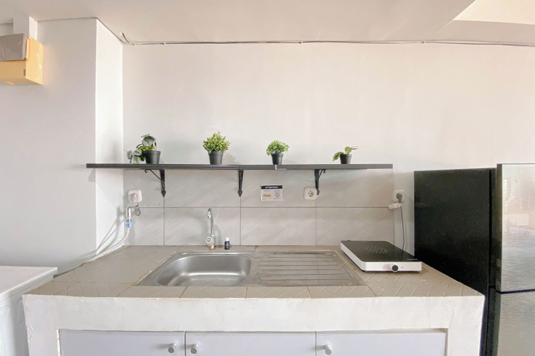 Private kitchen 2, Studio Apartment Near Kcic Halim At H Residence, Jakarta Timur