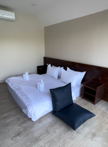 Room 4, Heun Phea Meuang Feuang Riverside2, Feuang