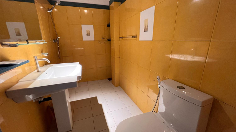 Bathroom 3, Banana Beach Unawatuna, Habaraduwa