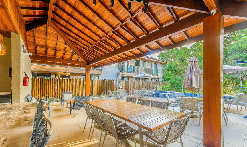 Outdoor dining 5, 2 Suite Apartment in Condo With Pool Eko0008, Camaçari