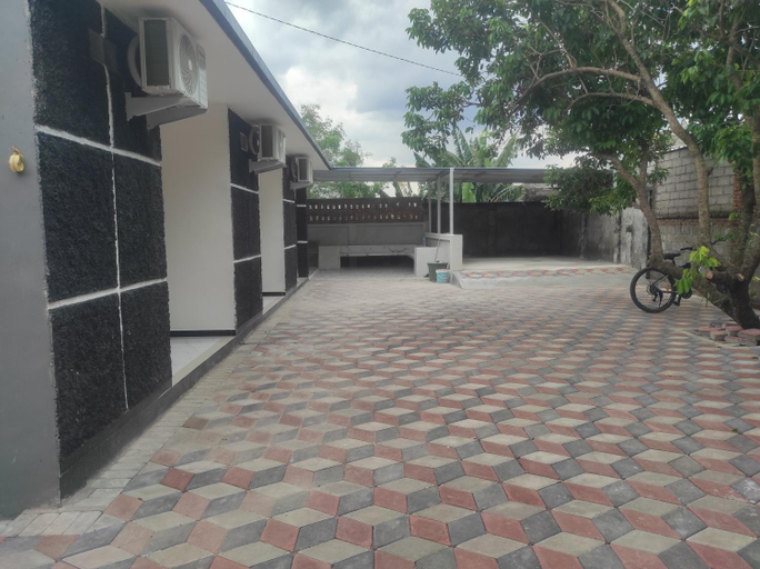 Others 3, Astiti Ayu Kost Bagirati 2, Lombok