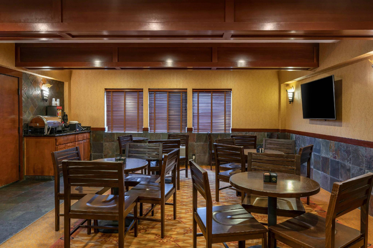 Food & Drinks 5, Lloyd Hotel Astoria Bayfront, Ascend Hotel Collect, Clatsop