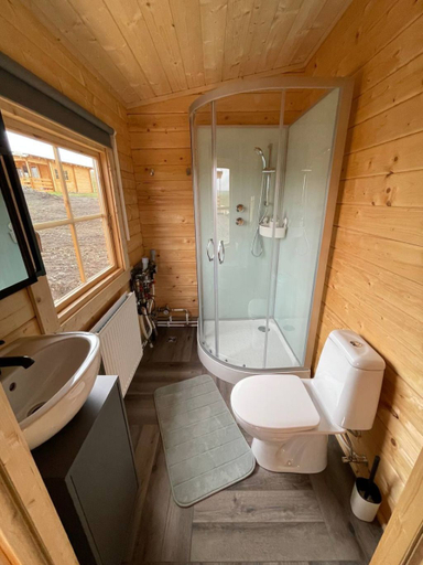 Bathroom 2, Hvammstangi Rhino Rock Cottages, Húnaþing vestra