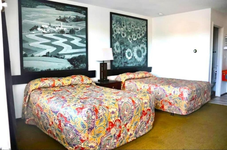 Room 5, Hotel O, Mahaska
