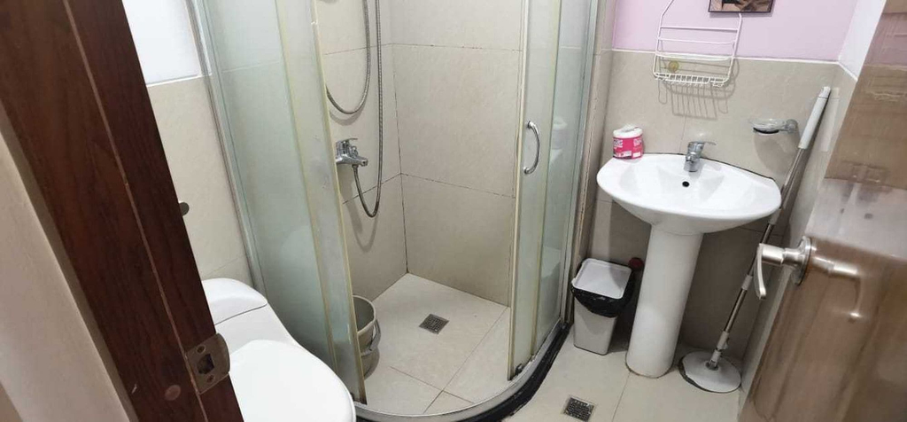 Bathroom 2, OYO 1172 MVM Transient House, Makati City