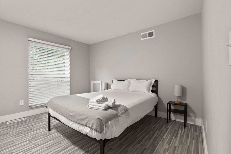 Room 5, Modern 2BR 2BA Apartment With Pleasant Views, Oakland