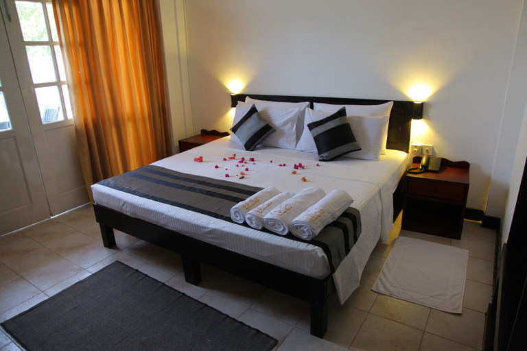 Room 2, Nathaliya Transit hotel CMB, Katana