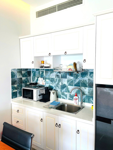 Room 5, Diamond Suite Golden King, District 7