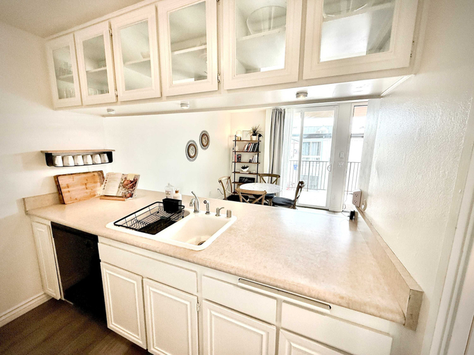 Room 3, Mission Beach Bayfront Two-story bay View Condo, San Diego