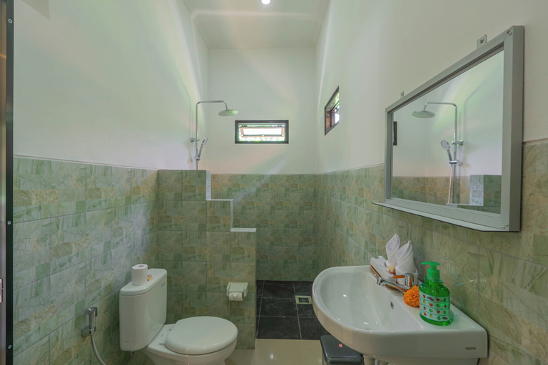 Bathroom 3, OkaOki Homestay, Karangasem