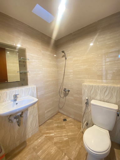Bathroom 3, Bedugul Lake View Inn, Tabanan