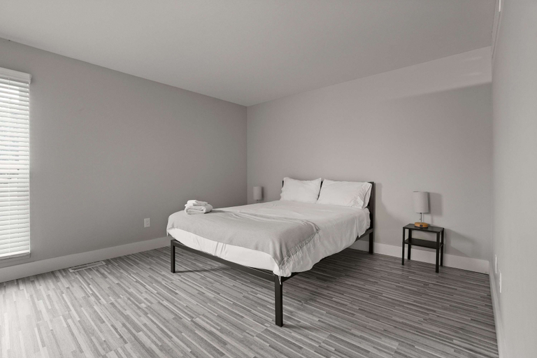 Room 3, Modern 2BR 2BA Apartment With Pleasant Views, Oakland