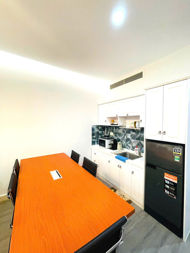 Room 2, Diamond Suite Golden King, District 7