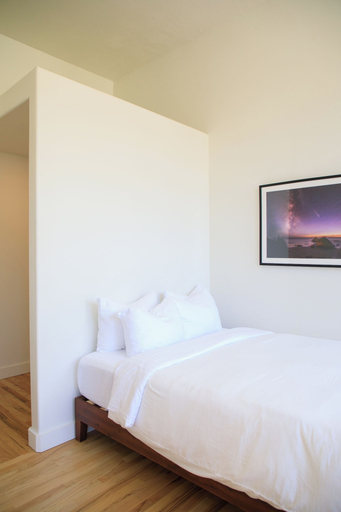 Room 2, The Historic Schoolhouse Inn, Humboldt