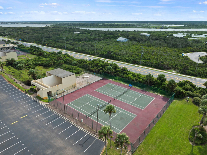 Room 3, Oceanfront Pool Tennis BBQ Patio Free Parking, Saint Johns