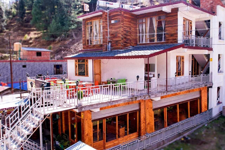 Exterior & Views