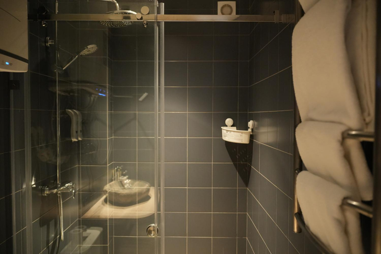 Bathroom 3, Hills Hotel karakol, Ak-Suu