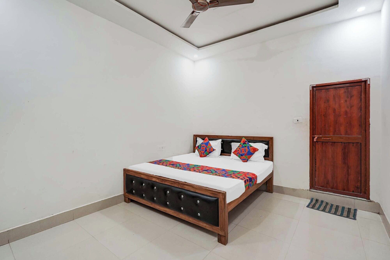 Room 1, Fabhotel Ramendra Palace, Faizabad
