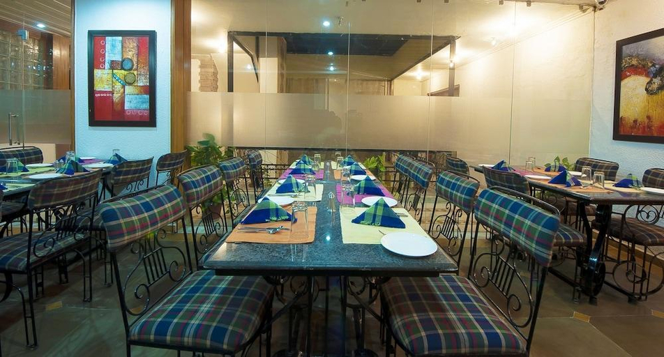 Food & Drinks 5, Fabhotel Siris 18, Delhi